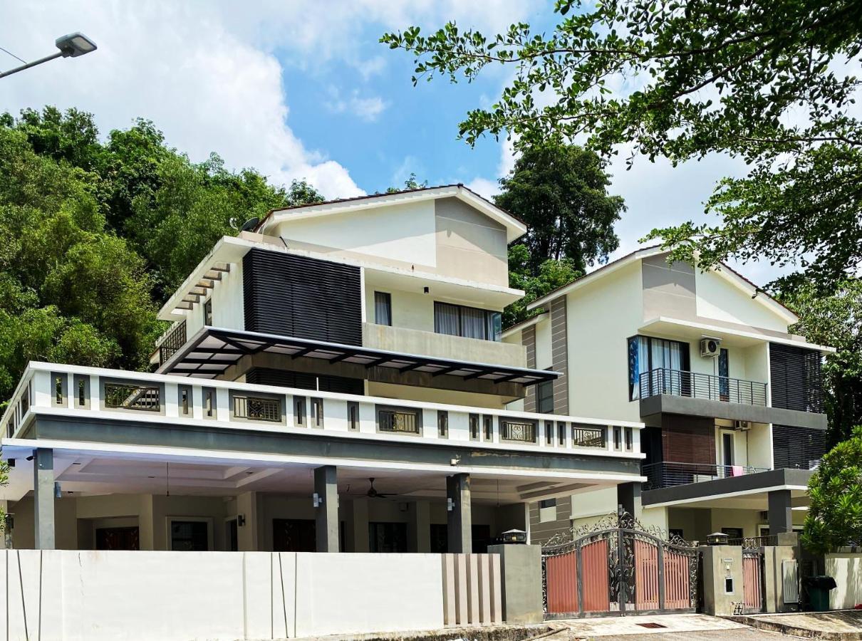 Villa Near Spice Arena 4Br 24Pax With Ktv Pool Table And Kids Swimming Pool Bayan Lepas Exterior photo