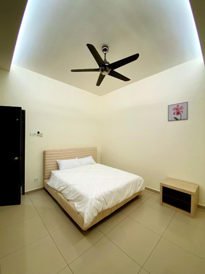 Villa Near Spice Arena 4Br 24Pax With Ktv Pool Table And Kids Swimming Pool Bayan Lepas Exterior photo